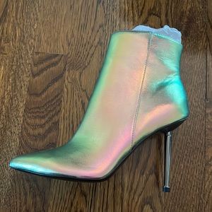***Brand New*** Iridescent pointy toe bootie